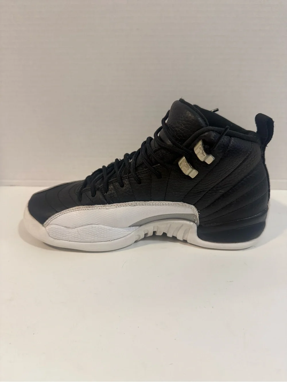 Jordan Air Jordan 12 Retro Black/White Mid Top Sneakers 7Y Style Code 153265-006
